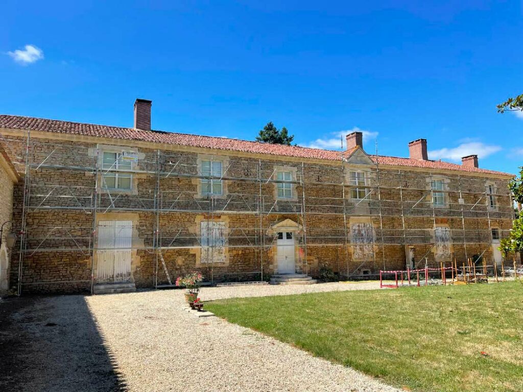 AVANT – Rénovation façade enduit à la chaux