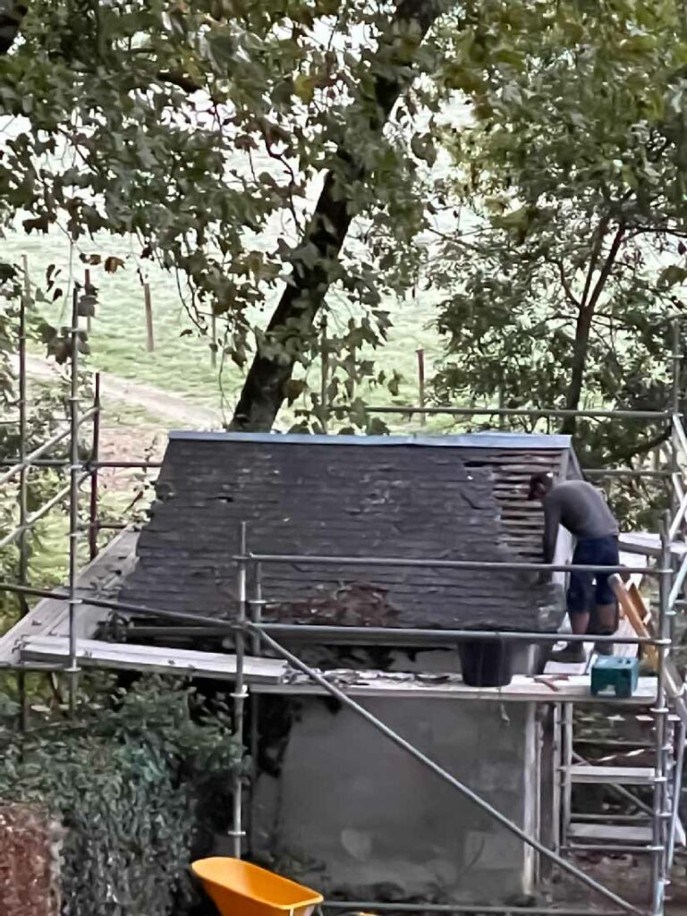 Rénovation toiture en ardoises – En cours